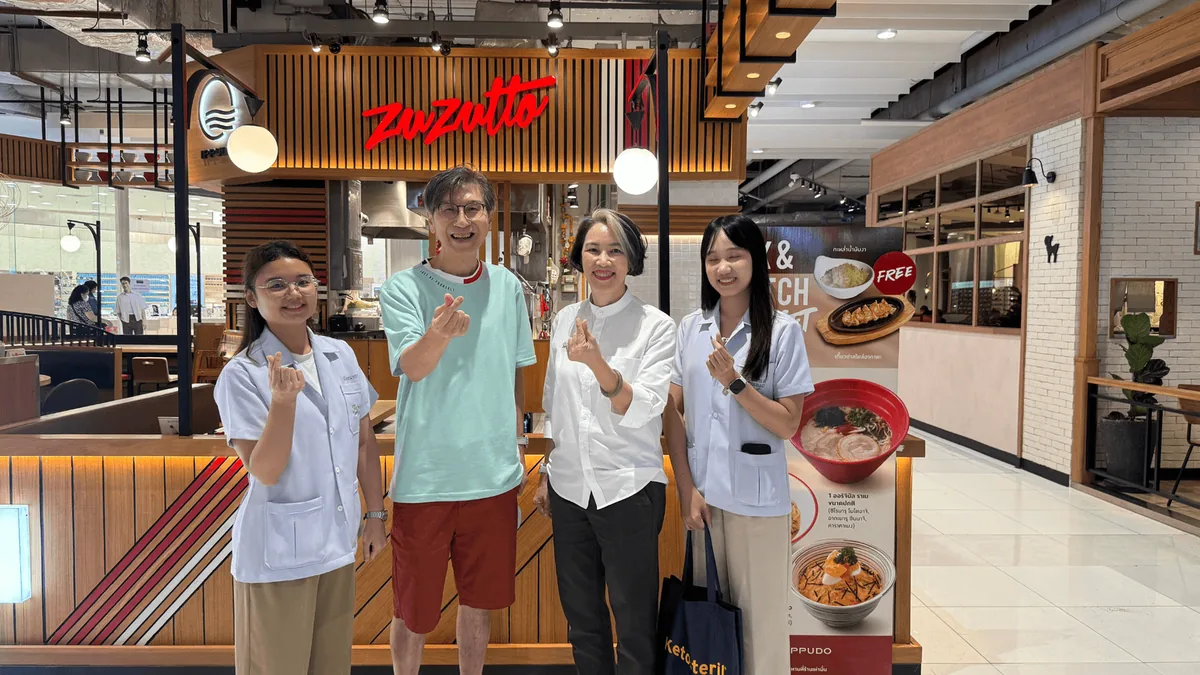 ทีม Green & Organic ถ่ายรูปร่วมกับลูกค้าที่ร้าน Zanzutto